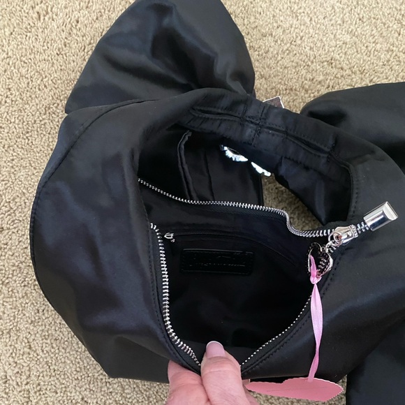 Black Satin Bow Bag Heart - Picture 8 of 9